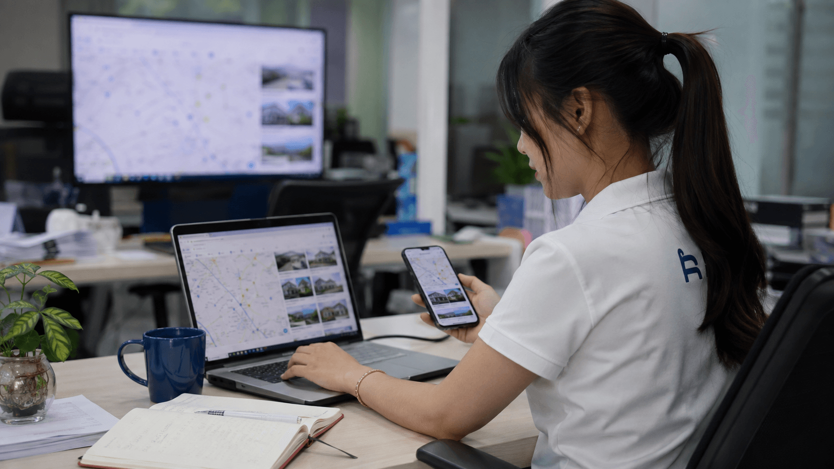 Nhân sự Công Thiên kiểm tra bộ lọc và bản đồ trên website bất động sản